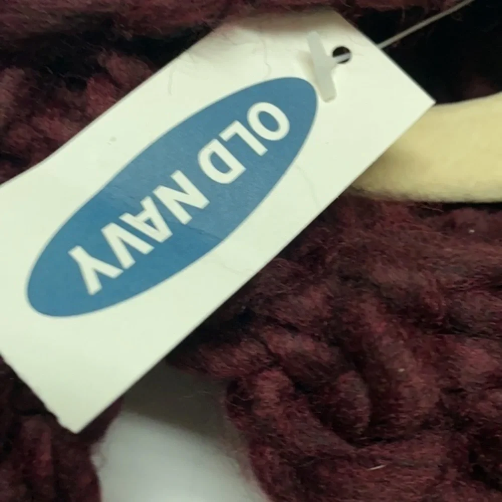 Old navy maroon infinity scarf NWT crocheted measurements in pic‎ (W-005)
